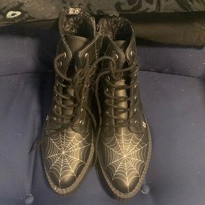 NWOT TUK SPIDERWEB GLOW IN THE DARK BOOTS SIZE 8